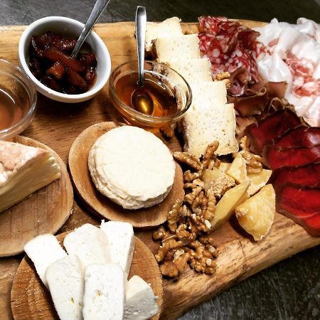 Agriturismo Di Charme E Ristorante Stallato Il Filo Di Paglia Carro Eksteriør billede