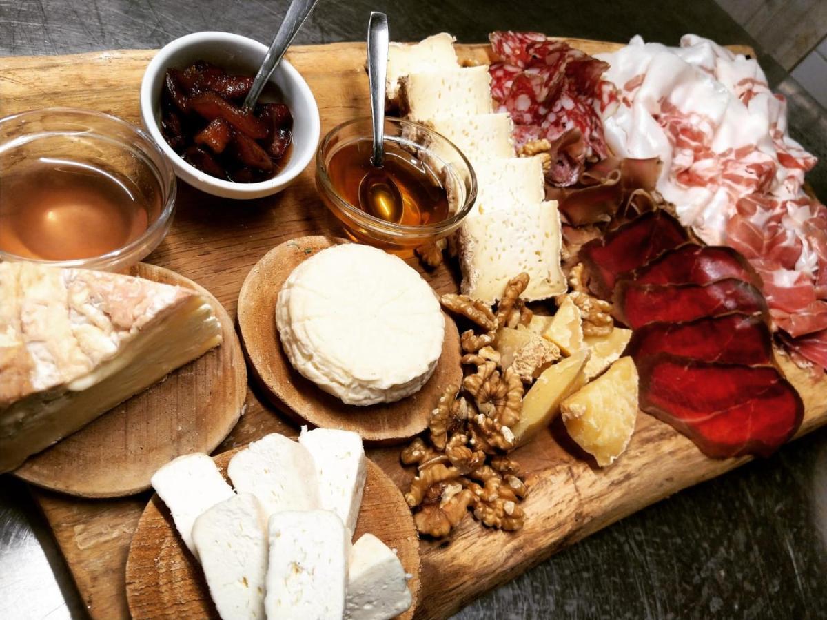 Agriturismo Di Charme E Ristorante Stallato Il Filo Di Paglia Carro Eksteriør billede