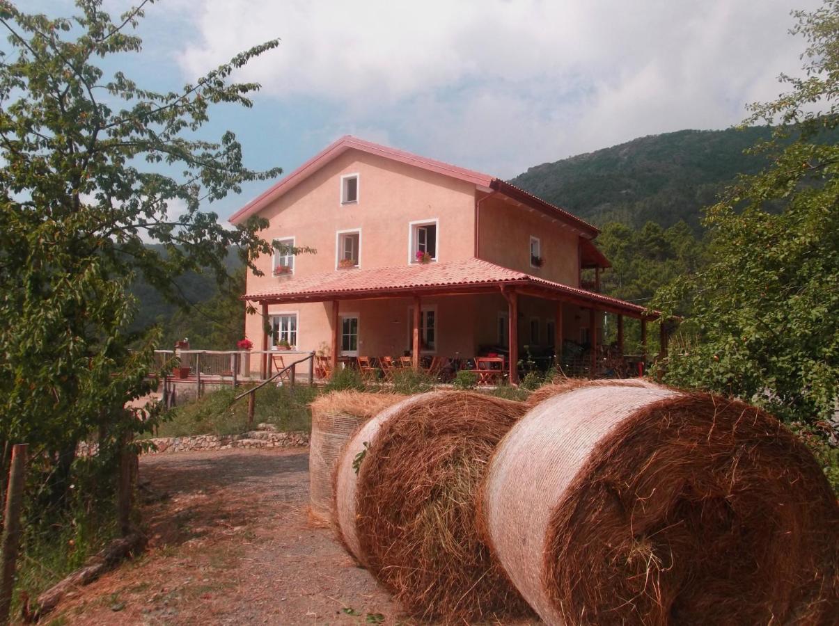 Agriturismo Di Charme E Ristorante Stallato Il Filo Di Paglia Carro Eksteriør billede